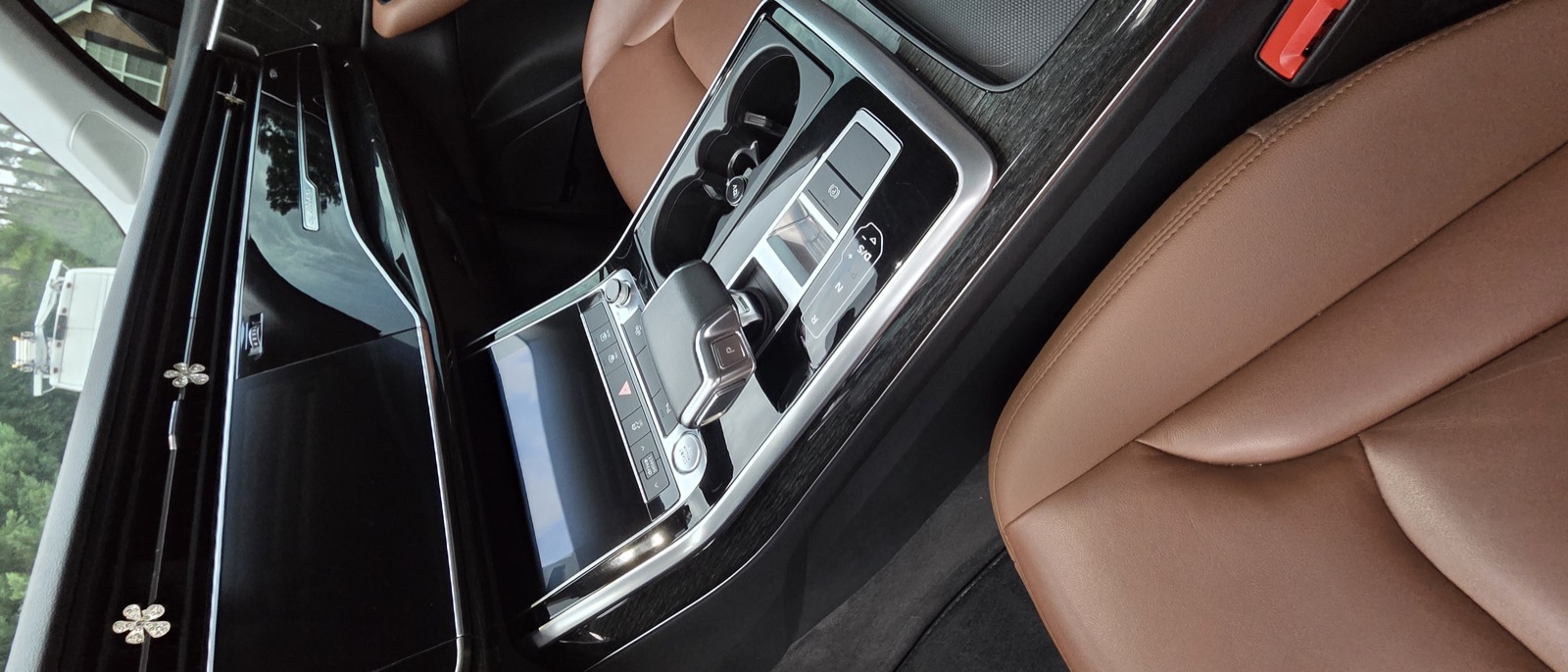 Audi Q7 interior console